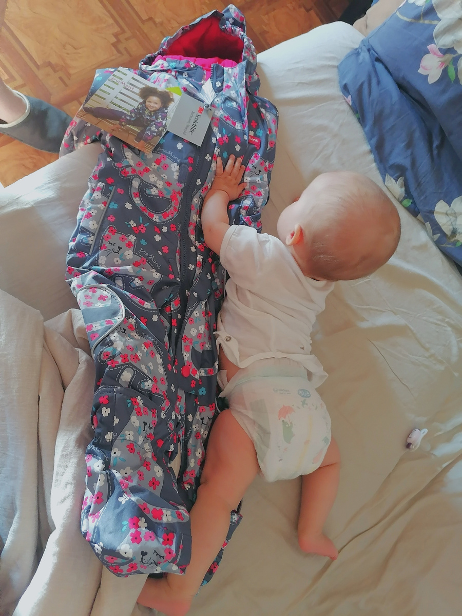 Немножечко не в размер, но комбез крутой