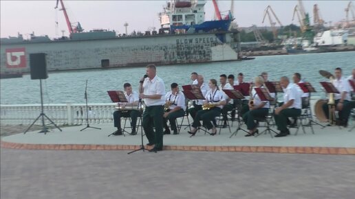 Керчь, сквер Адмиралтейском, оркестр Росгвардии 20.07.24