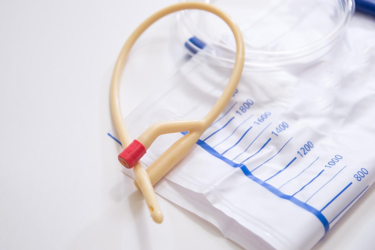 Установка урологического катетера Фолея на дому