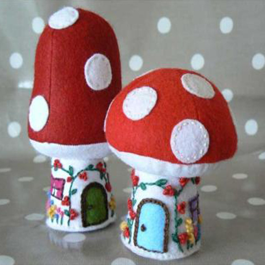    Грибок-игольница   
Источник: «the little house by the sea»