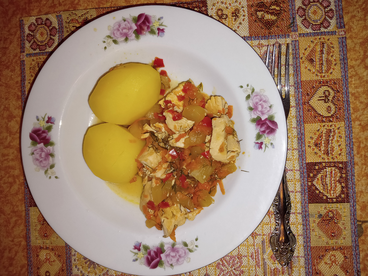 Рагу с курицей и кабачками. Фото автора.