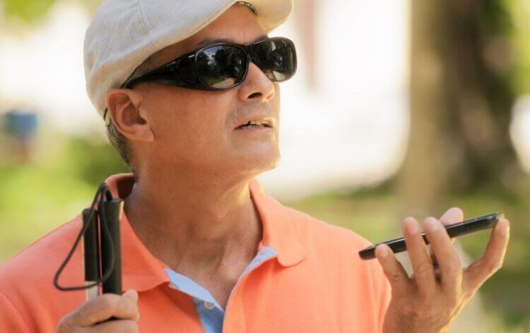    Незрячие люди тоже могут пользоваться смартфонами на Андроид