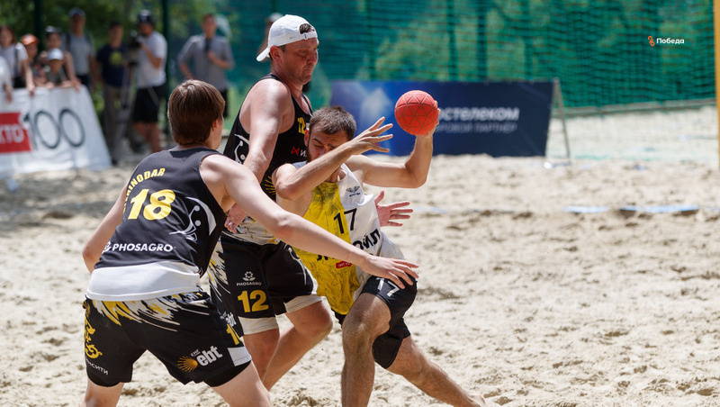   Ставропольский «Виктор» добыл пять побед на чемпионате по пляжному гандболу Фото: Дмитрий Ахмадуллин / / ИА «Победа26»