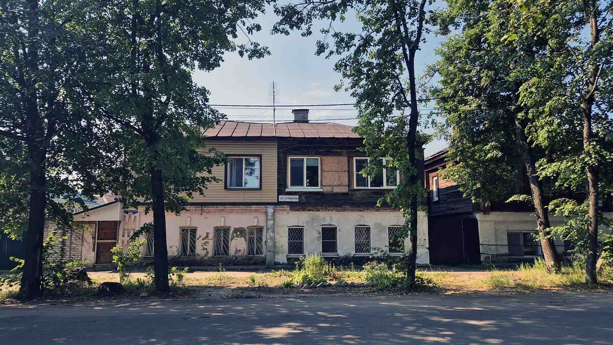 Старые дома зажиточных ковровцев на исторической улице города