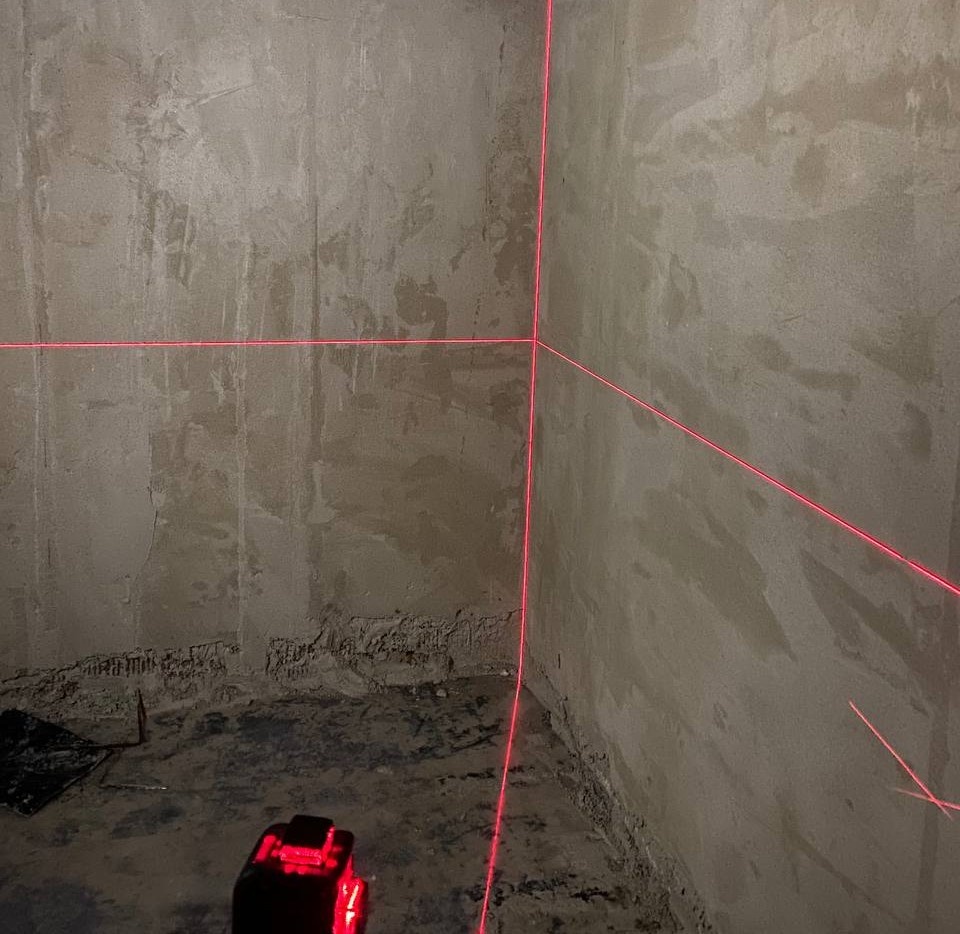 Использование лазерного уровня при оштукатуривании стен