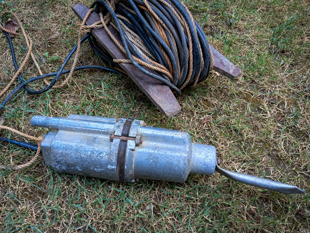 "Ручеек" усовершенствованный штырем для чистки скважин