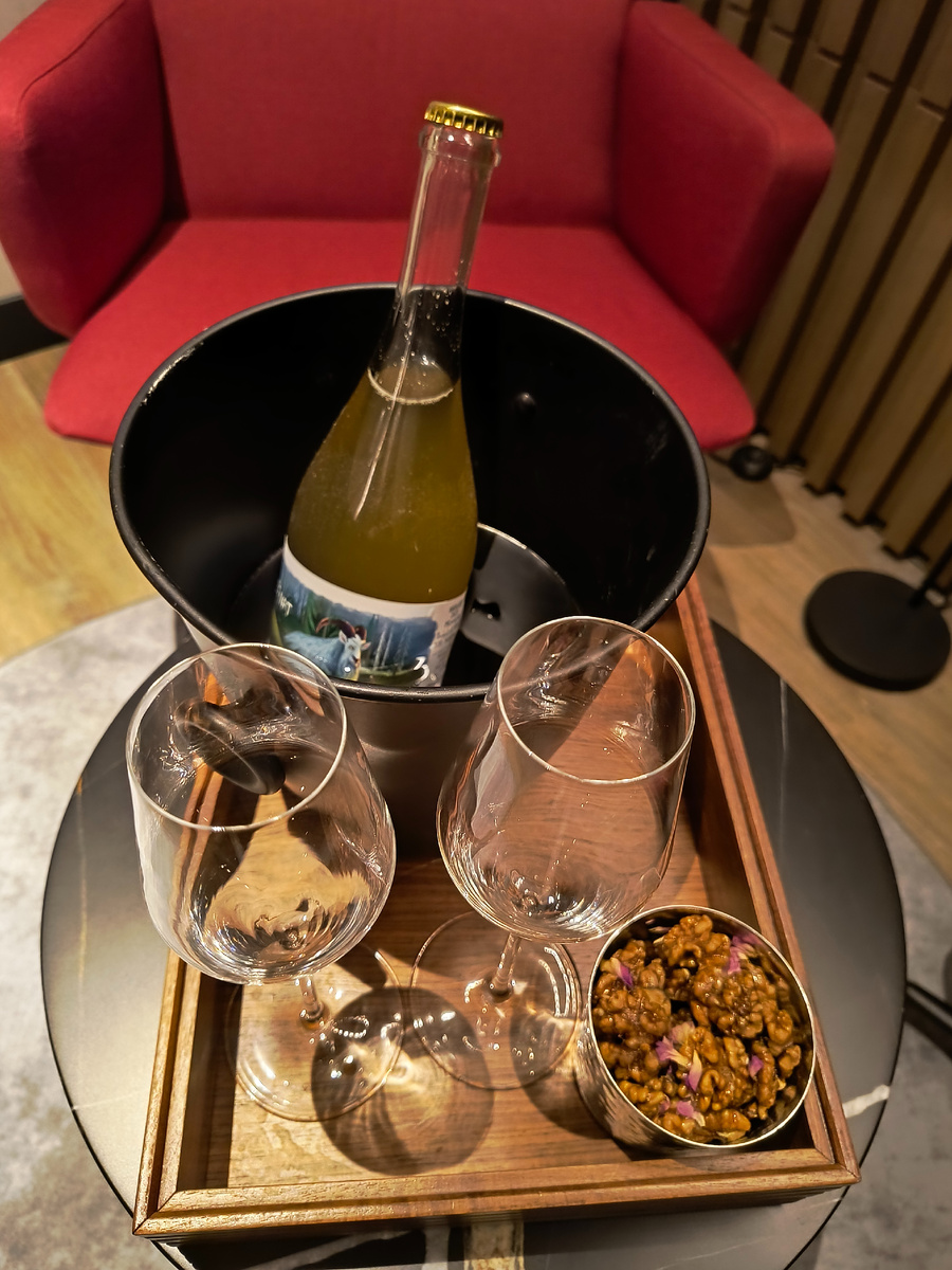 Лёд давно растаял. Безумно вкусные орешки то ли в меду, то ли в цветочном сиропе.