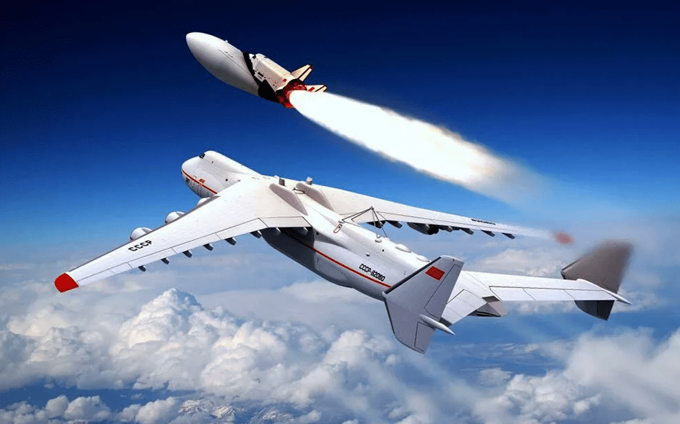    Запуск космического аппарата с земной поверхности до стратосферы / © Astrobotic