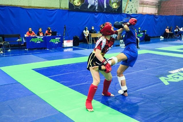 А это Алиса на ринге... 