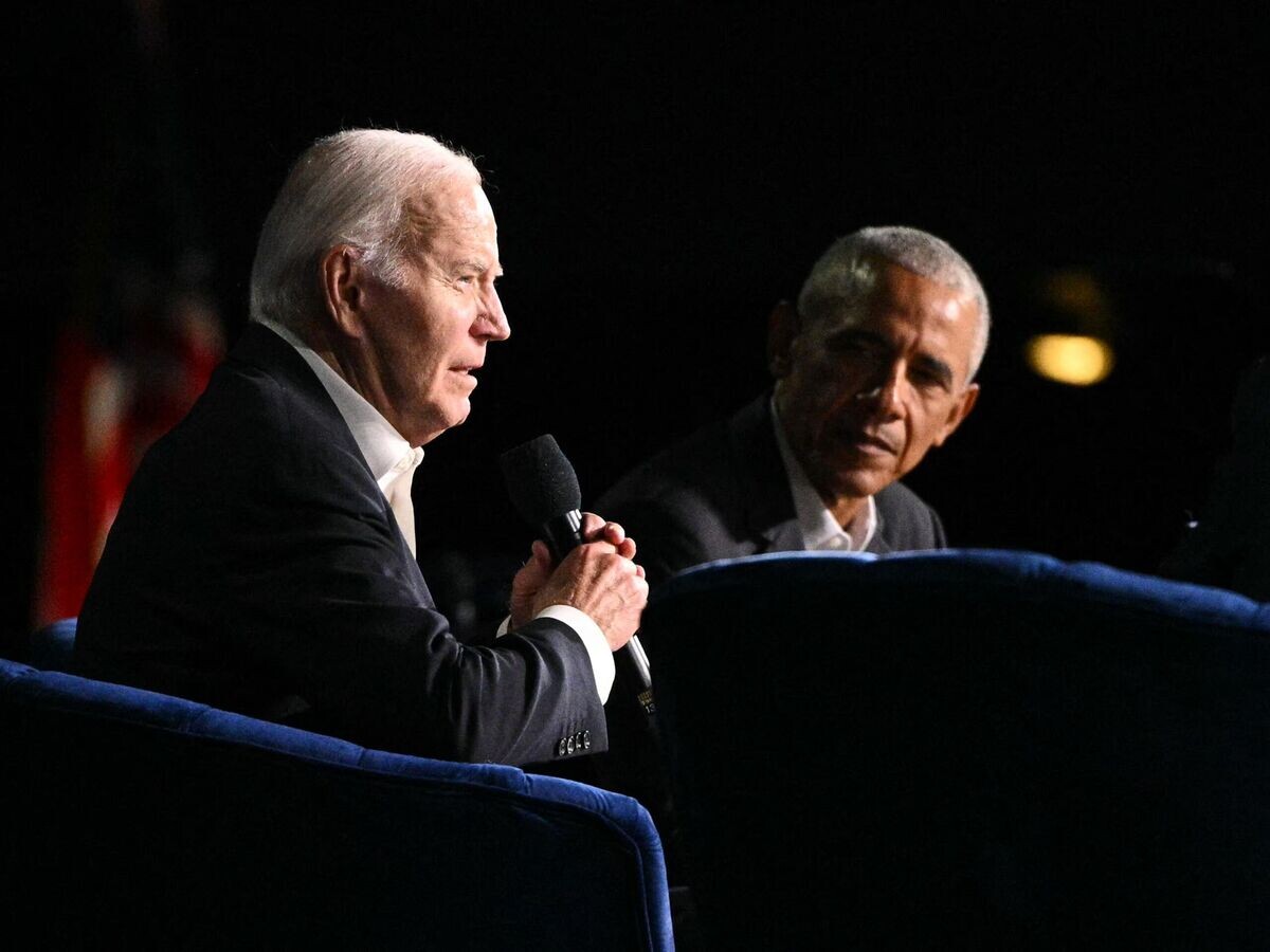   Президент США Джо Байден и бывший президент США Барак Обама во время сбора средств на предвыборную кампанию в Лос-Анджелесе© AFP 2024 / MANDEL NGAN