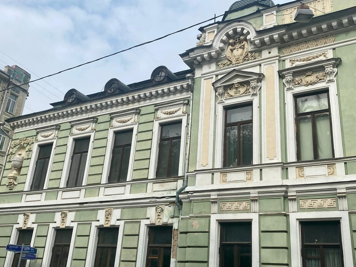 Богато декорированный фасад