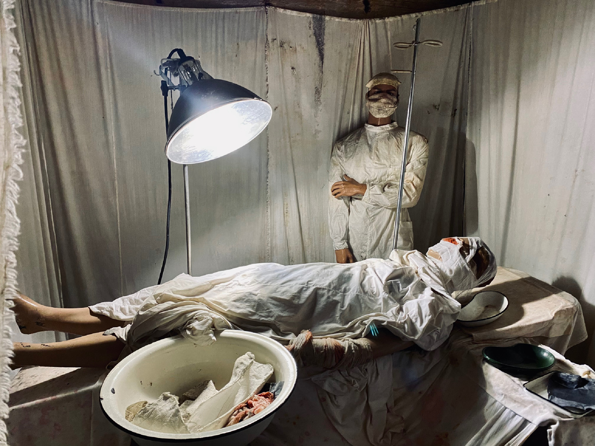 Именно в таких условиях,оказывали помощь, раненым🥺