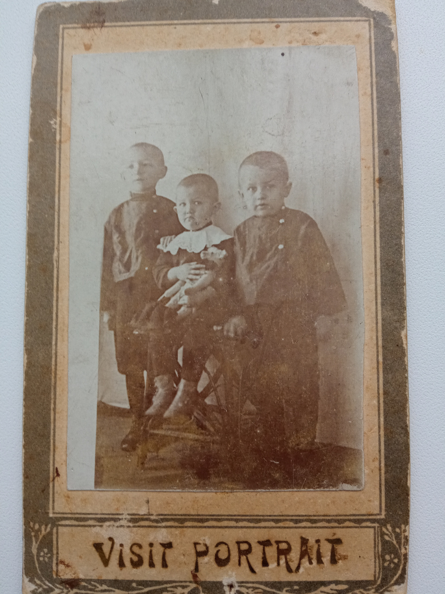 Дети супругов Новиковых. ( фото из личного архива) 