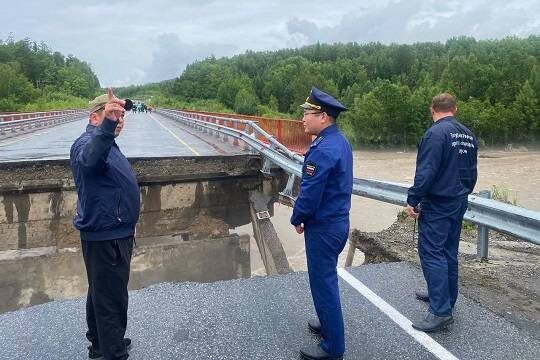    Десятки российских туристов застряли в Бурятии из-за размытого моста