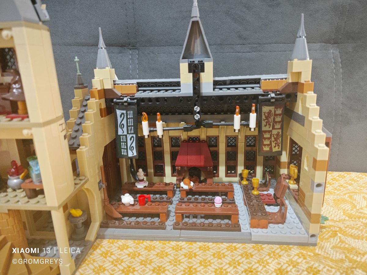 Интерьер Большого зала, прошу прощения за пыль, уборщиц в Хогвартсе маловато:)