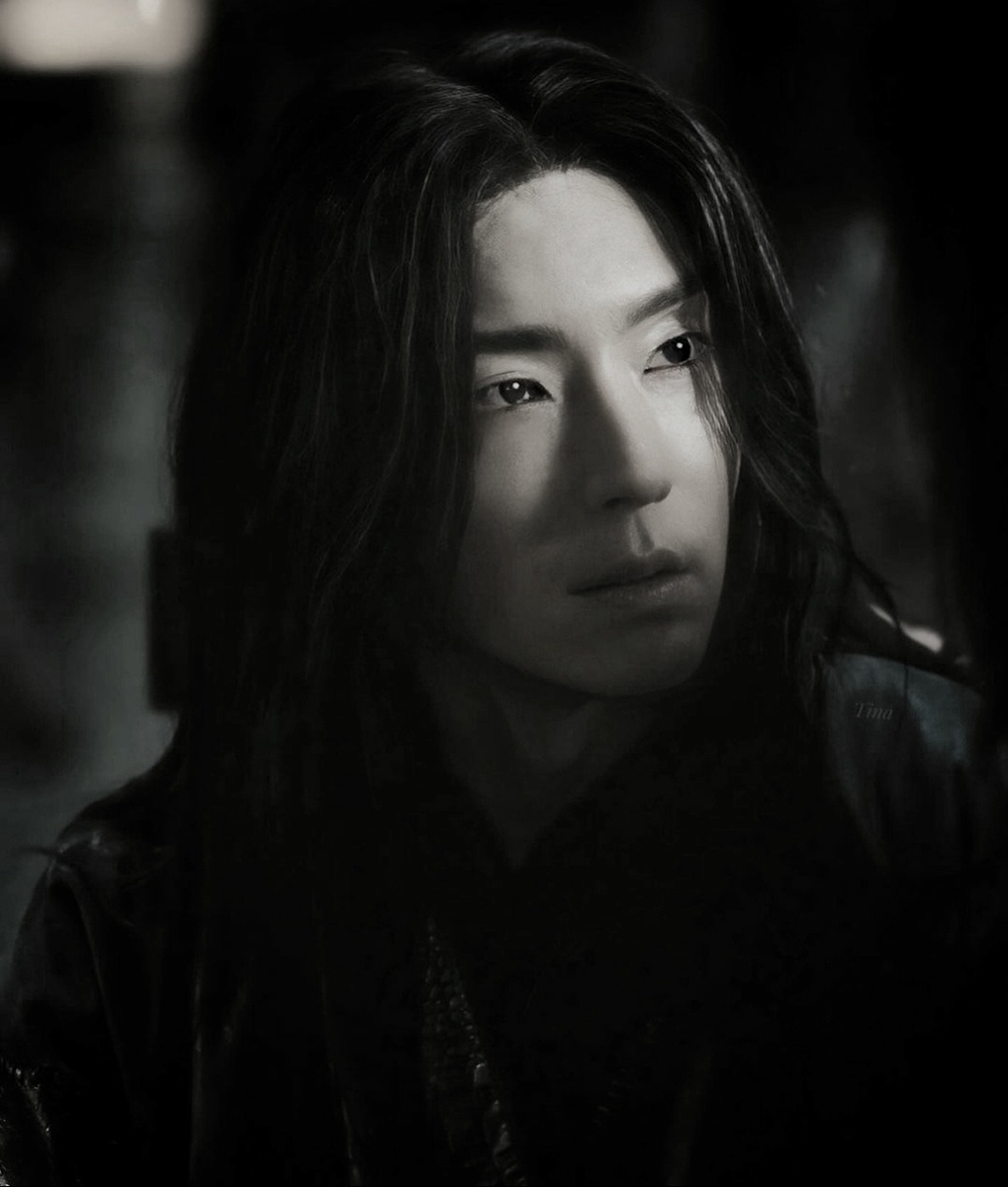 Скоро тринадцать лет, как соловей из клетки вырвался и улетел