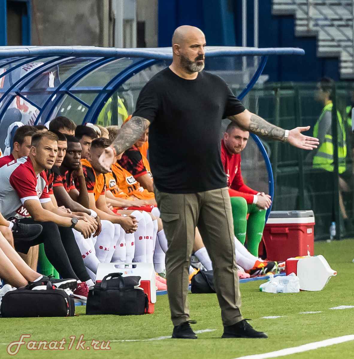 Фото заимствовано с сайта Fanat1k.ru, т.к. бездари из клуба ну удосужились залить фото с игры на сайт, как и бездари из Оренбурга