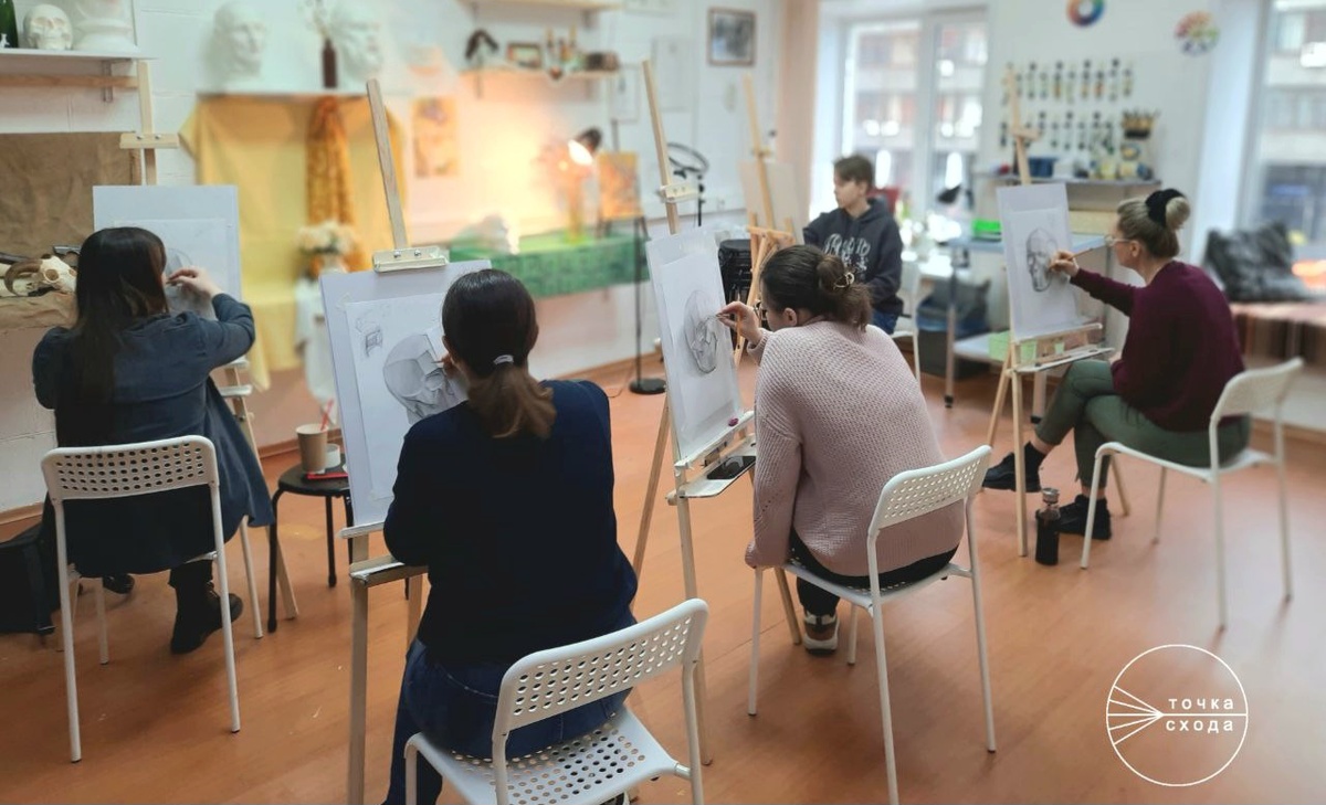 Занятия по академическому рисунку в школе "Точка схода"