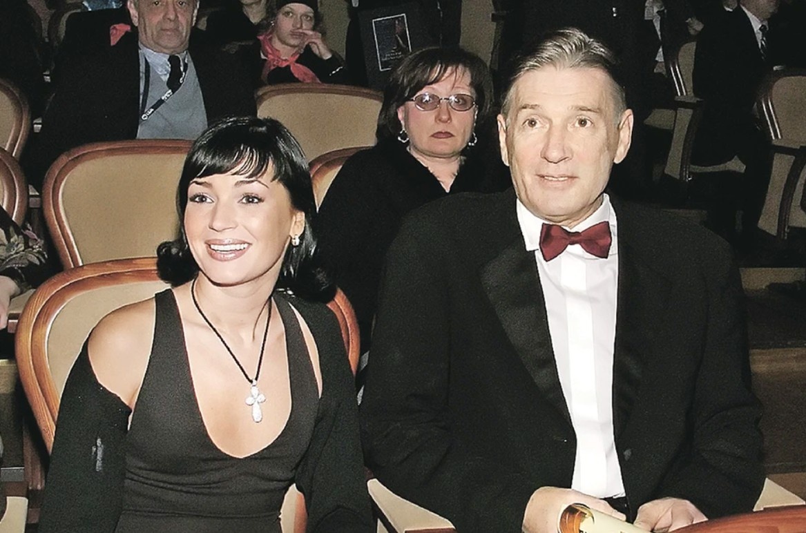 на фото Александр Гаврилович Абдулов и его супруга Юлия Мешина