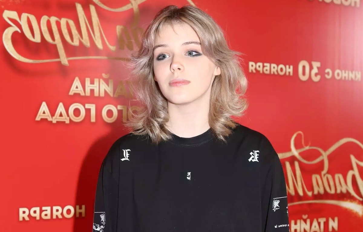 на фото Евгения Абдулова, дочь Александра Гавриловича и Юлии Мешиной