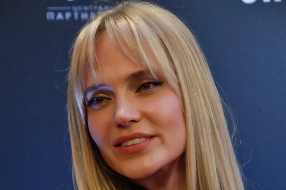    Исполнительница Наталья Чистякова-Ионова, более известная как Глюкоза.