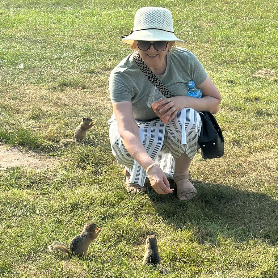 Кормлю сусликов на Татышева