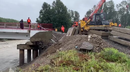 Мост через реку Большой Зангисан в Бурятии