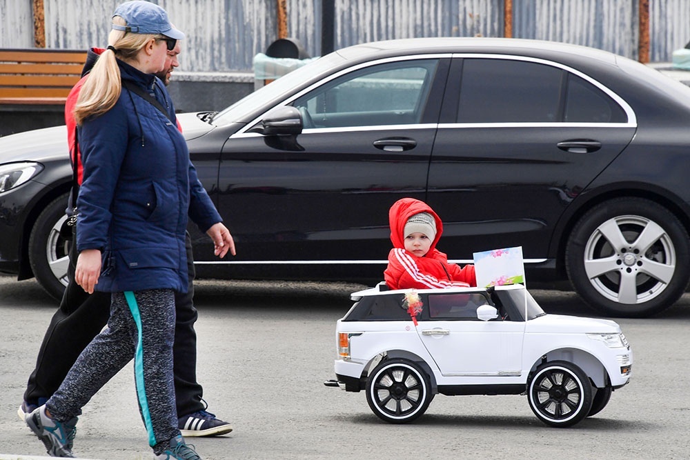Возможность приобрести "отечественный" автомобиль  на средства материнского капитала: законопроект внесён в ГД.