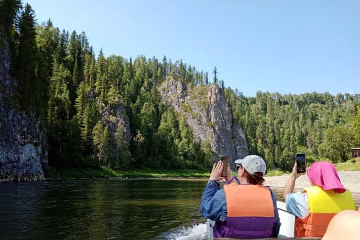    Сплав по реке Мрассу произвел на туристов из Новосибирска неизгладимое впечатление. Фото автора.