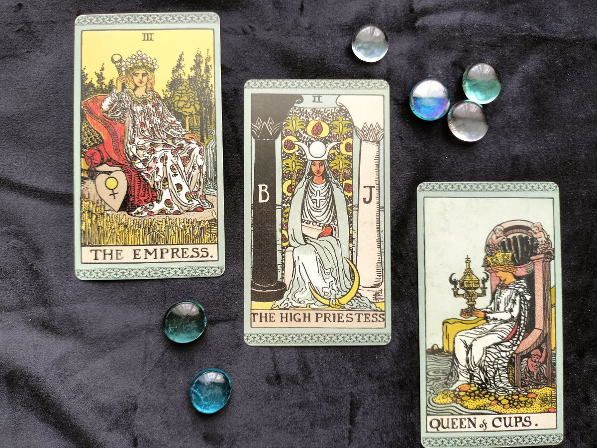 В определении измены есть карыт-индикаторы других женщин. На них стоит обратить внимание в первую очередь.