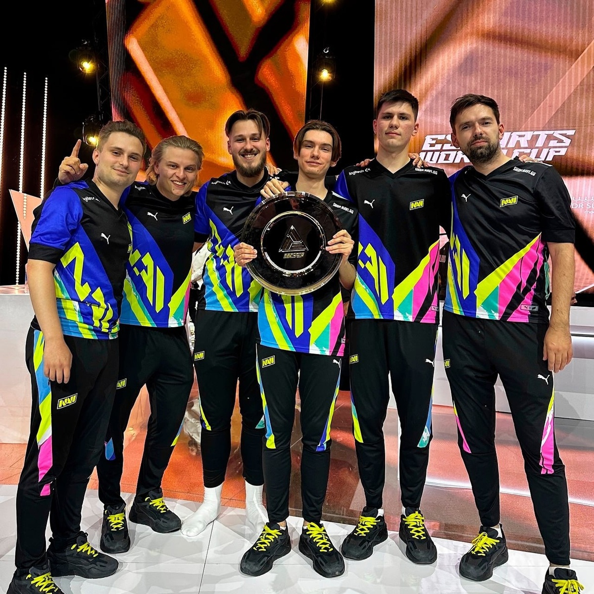 CS-состав NAVI с трофеем EWC 2024