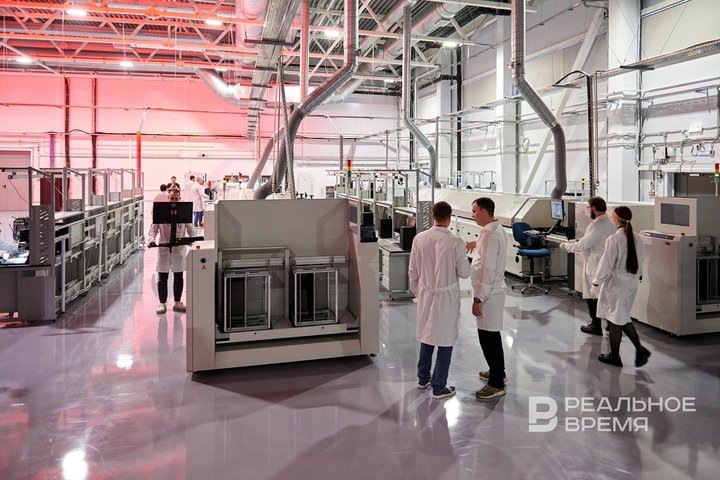 Острая нехватка людей и больше всего вакансий на производстве, в продажах, строительстве и торговле. Динар Фатыхов / realnoevremya.ru