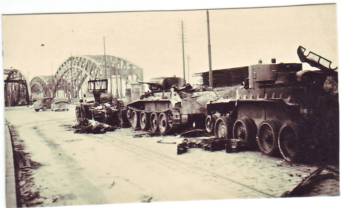 Мост другой и танки другие, но похожие