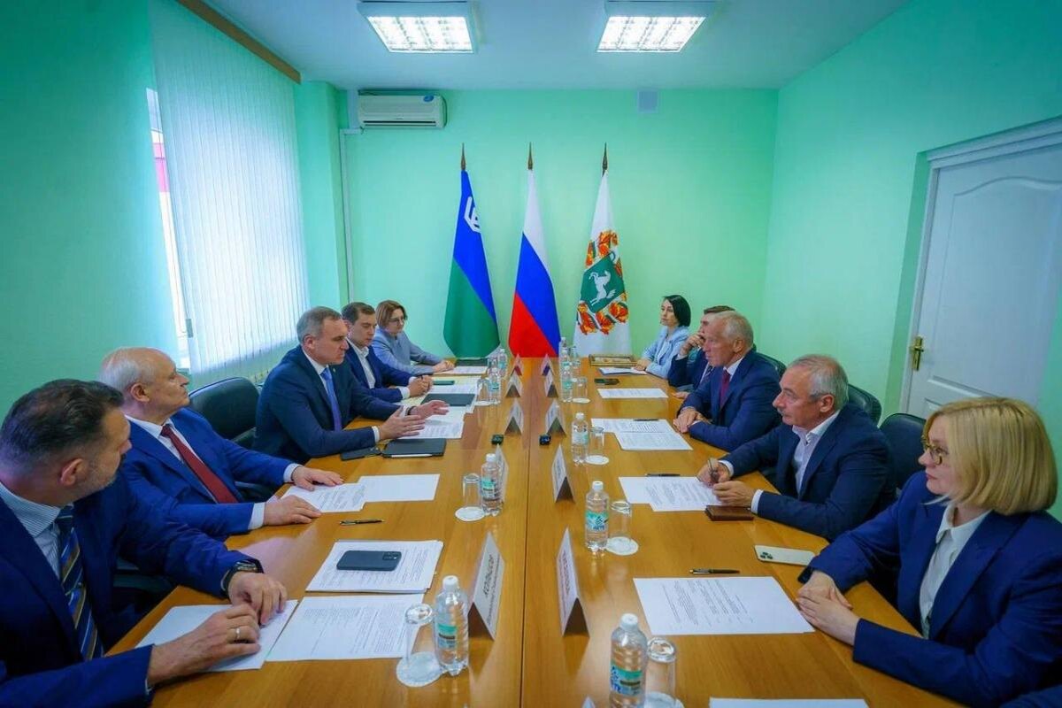    Руслан Кухарук и Владимир Мазур договорились укрепить сотрудничество регионов
