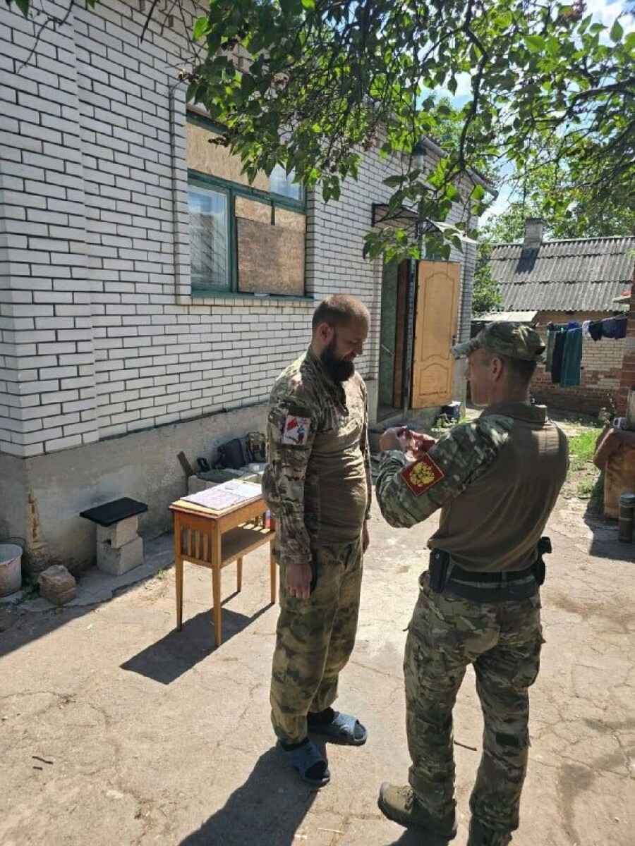    Награждение Дениса Шубина. Источник: t.me/kokhoev