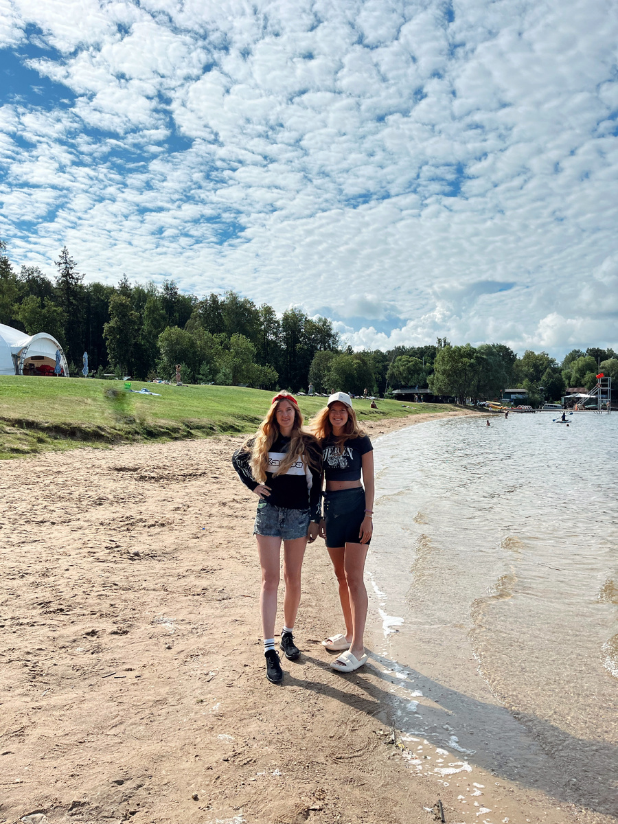 Пустой пляж в воскресенье в 8 утра 