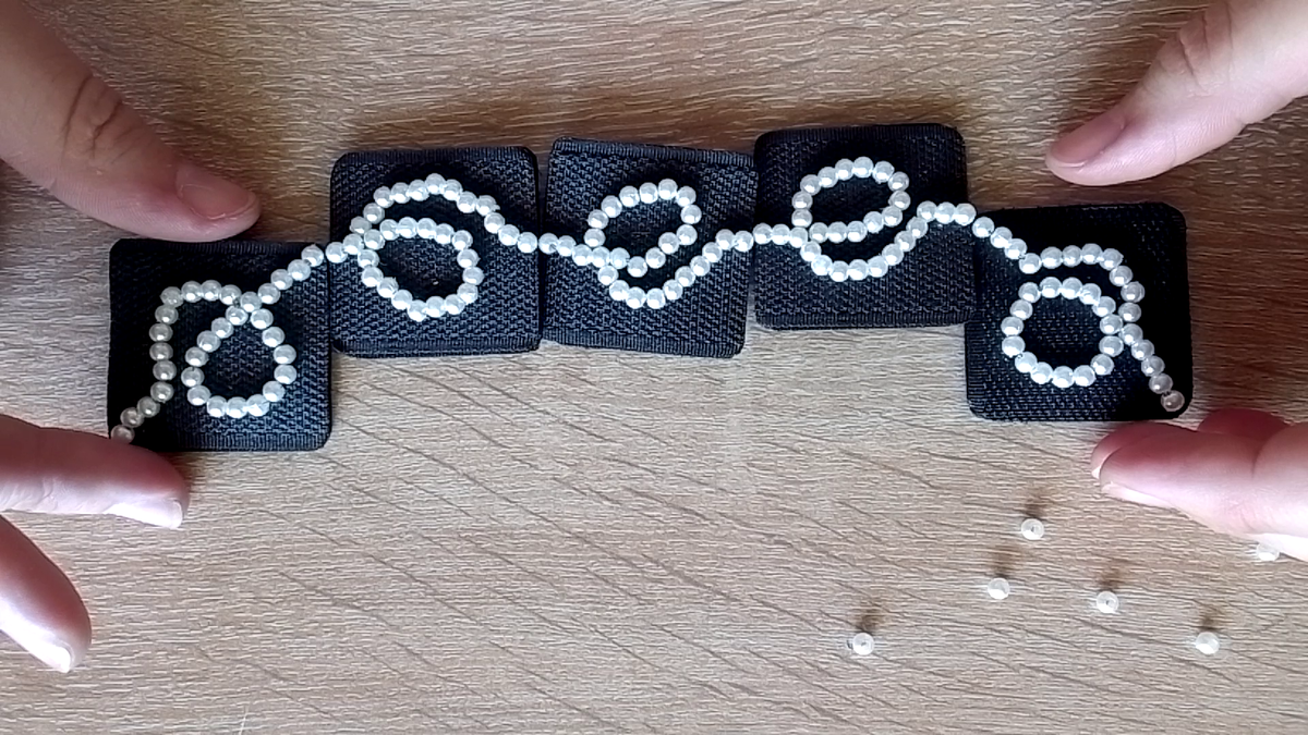 это мои первые пробные варианты, которые можно застегивать вместе как пазлы 