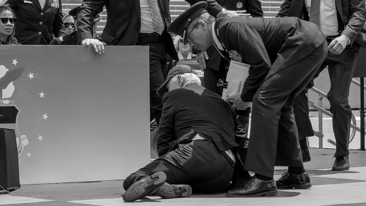 Джо Байден пытается подняться, пойти  и сосредоточиться исключительно на исполнении своих обязанностей президента на оставшийся срок