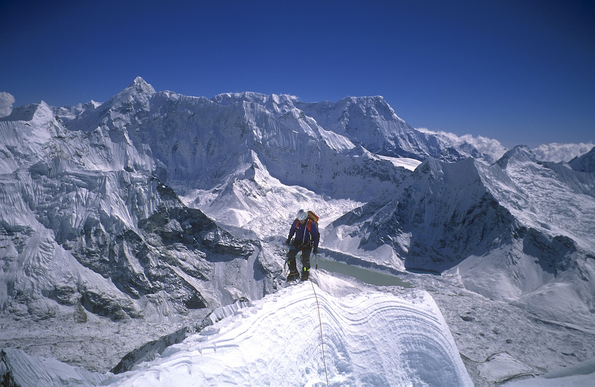 Выход с ЮВ контрфорса Ю стены Нуптзе Восточной, 6700 м.