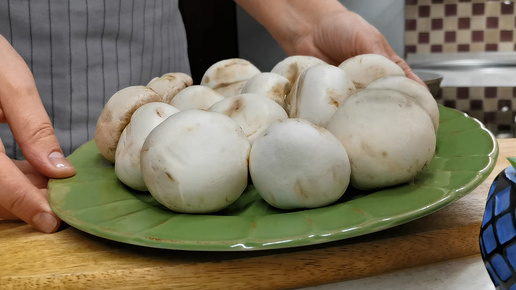 Такой супчик хоть каждый день готовь - просто, быстро, вкусно. Нежнейший грибной суп, другой варить даже не хочется