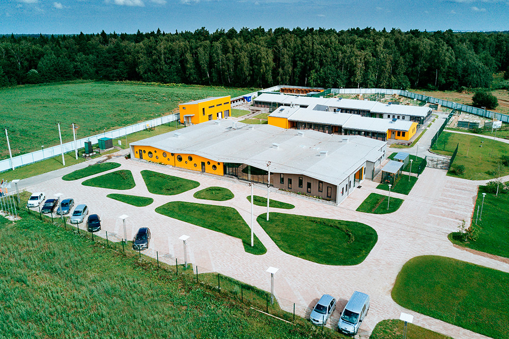 Территория Центра реабилитации животных «Юна». Фото: yunacenter.ru