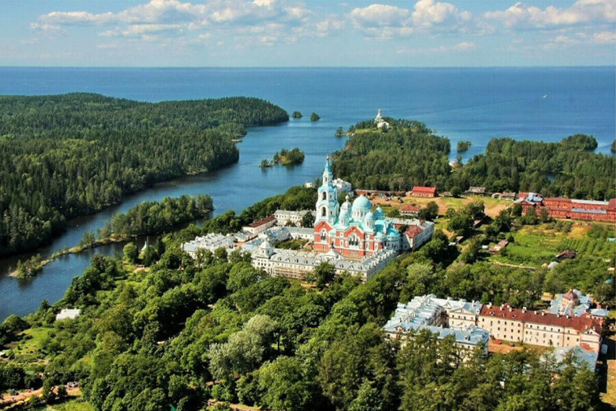 Вид на Валаамский Спасо-Преображенский ставропигиальный мужской монастырь 