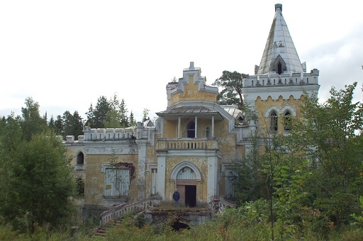 Фото из личного архива автора, но они примерно 16-летней давности. Сейчас, наверное, замок находится в гораздо более плачевном состоянии((