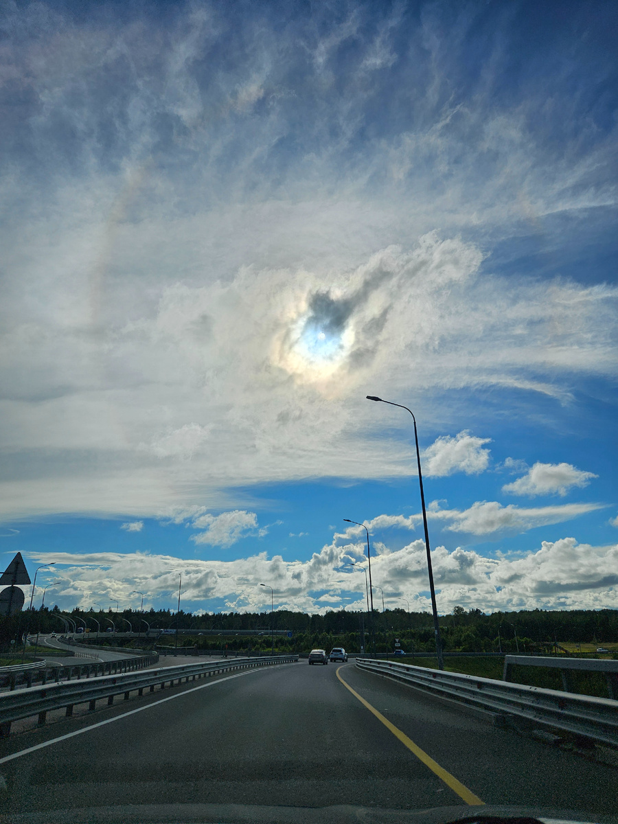 По дороге с облаками (фотография автора)
