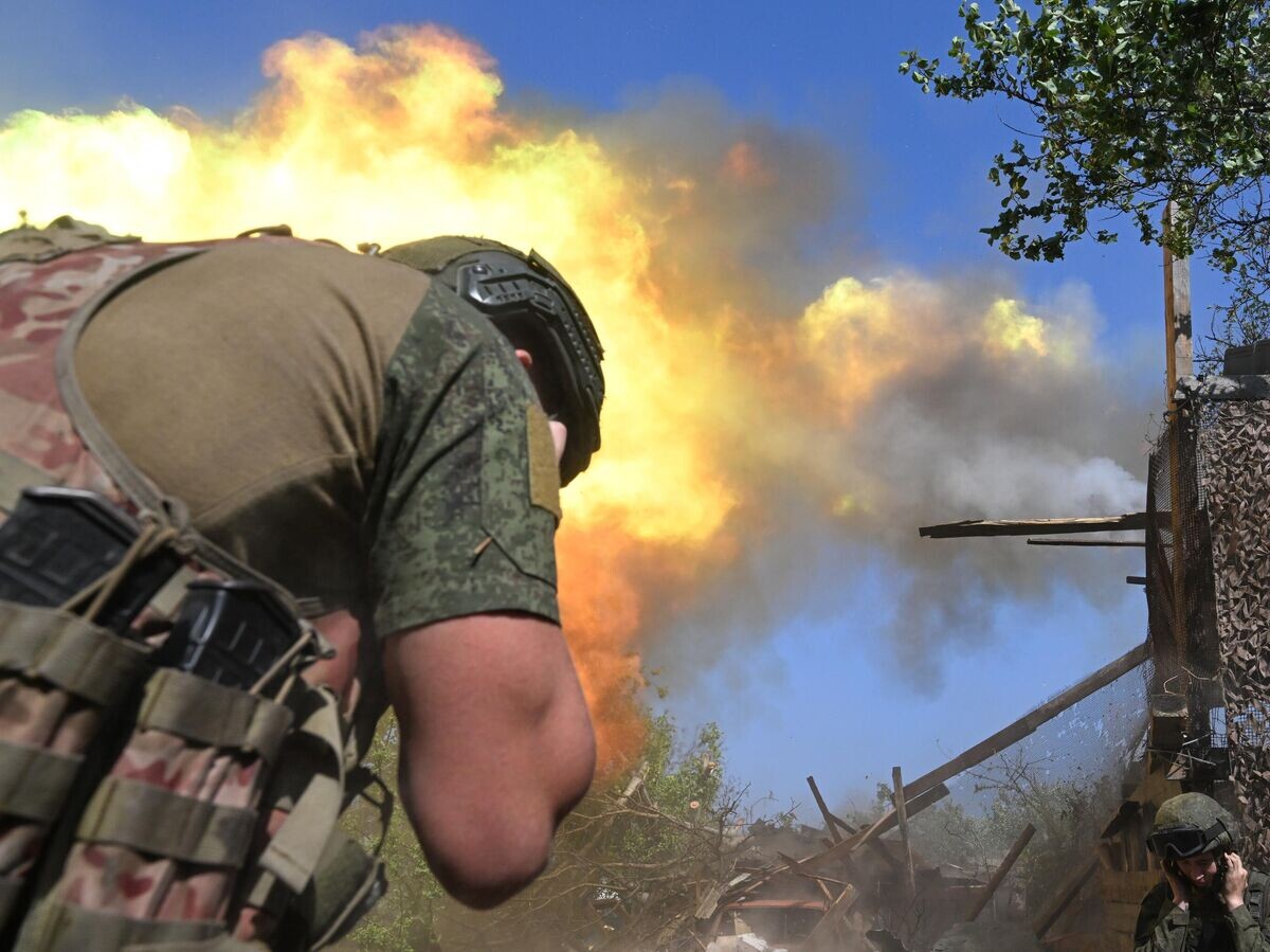    Боевая работа расчета САУ "Гиацинт-С" ЦВО по позициям ВСУ в зоне СВО© РИА Новости / Станислав Красильников