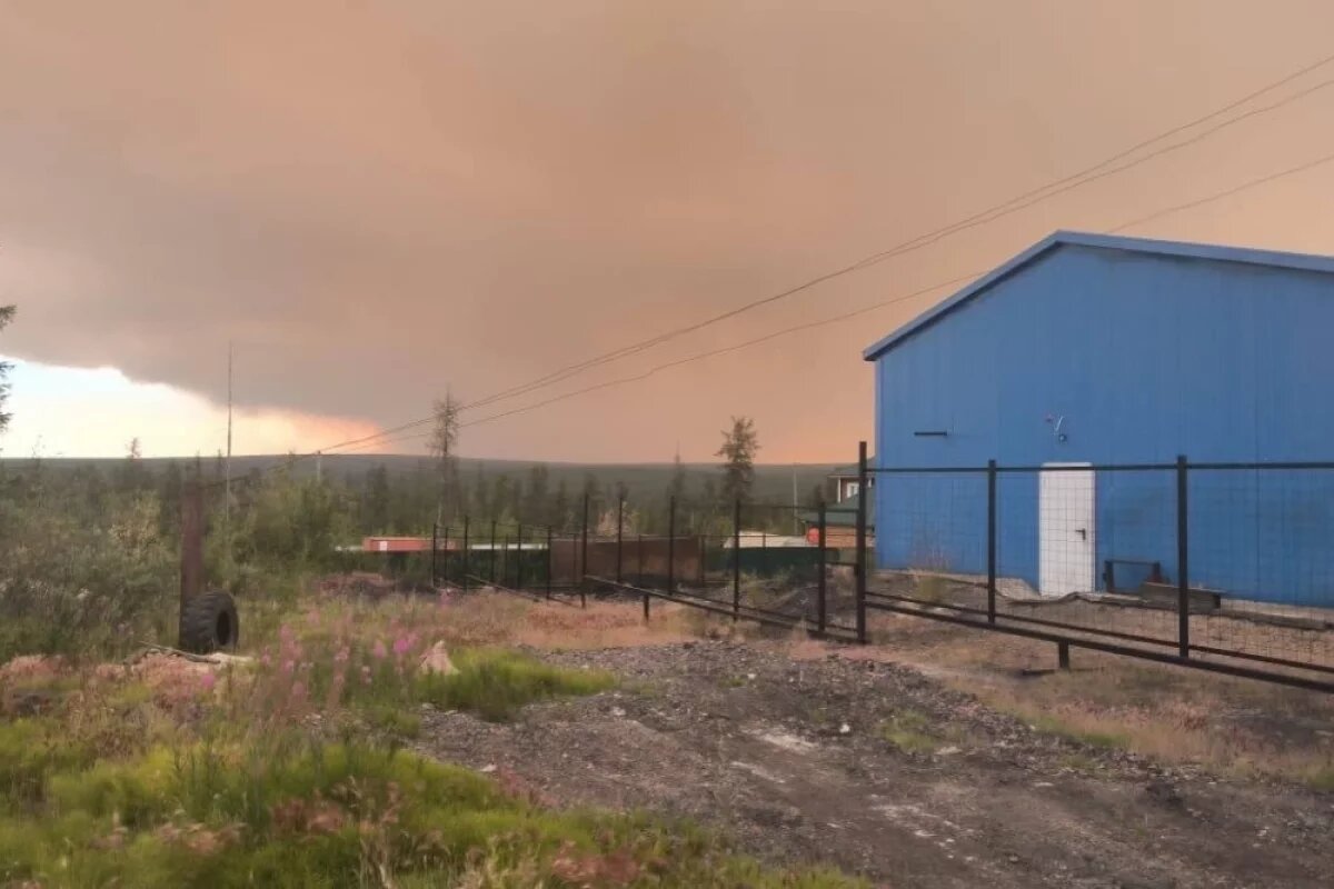    Небо над сёлами и посёлками Абыйского района скрыла густая пелена дыма.