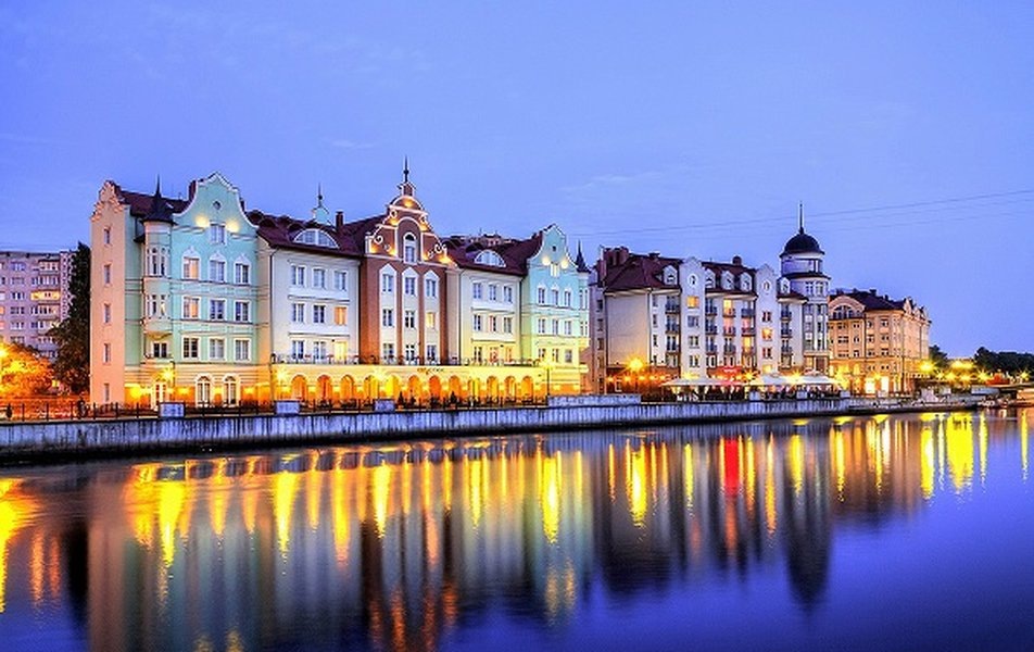 Калининград туристы. Рыбная деревня кенигсберг. Калининград австрия. Рыбацкая деревня калини. Калининград маяк в рыбной деревне.