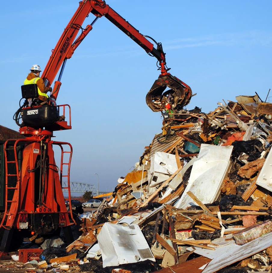 Манипулятор для металлолома. Вывоз металлолома. Черный лом. Манипулятор для металлолома. Камаз 65115 ломовоз с манипулятором.