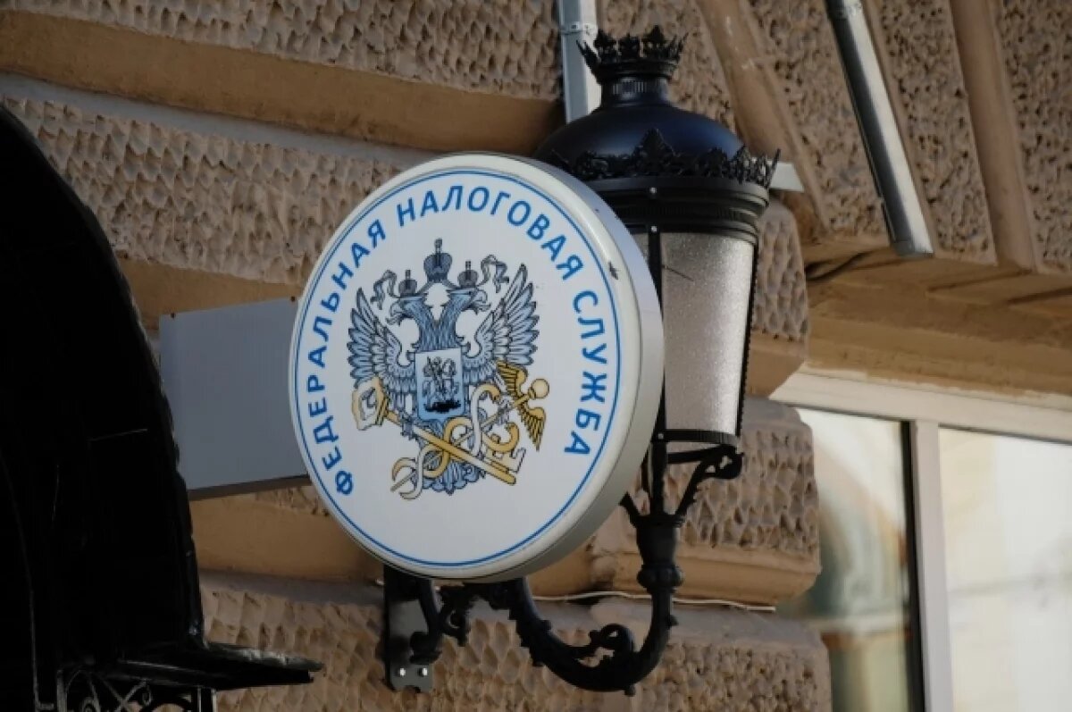    В Перми мужчина попытался дать взятку ФНС, положив 500 тысяч рублей в салат