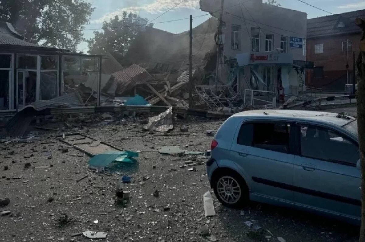    В Апшеронске от взрыва торгового павильона выбило окна соседнего ТЦ